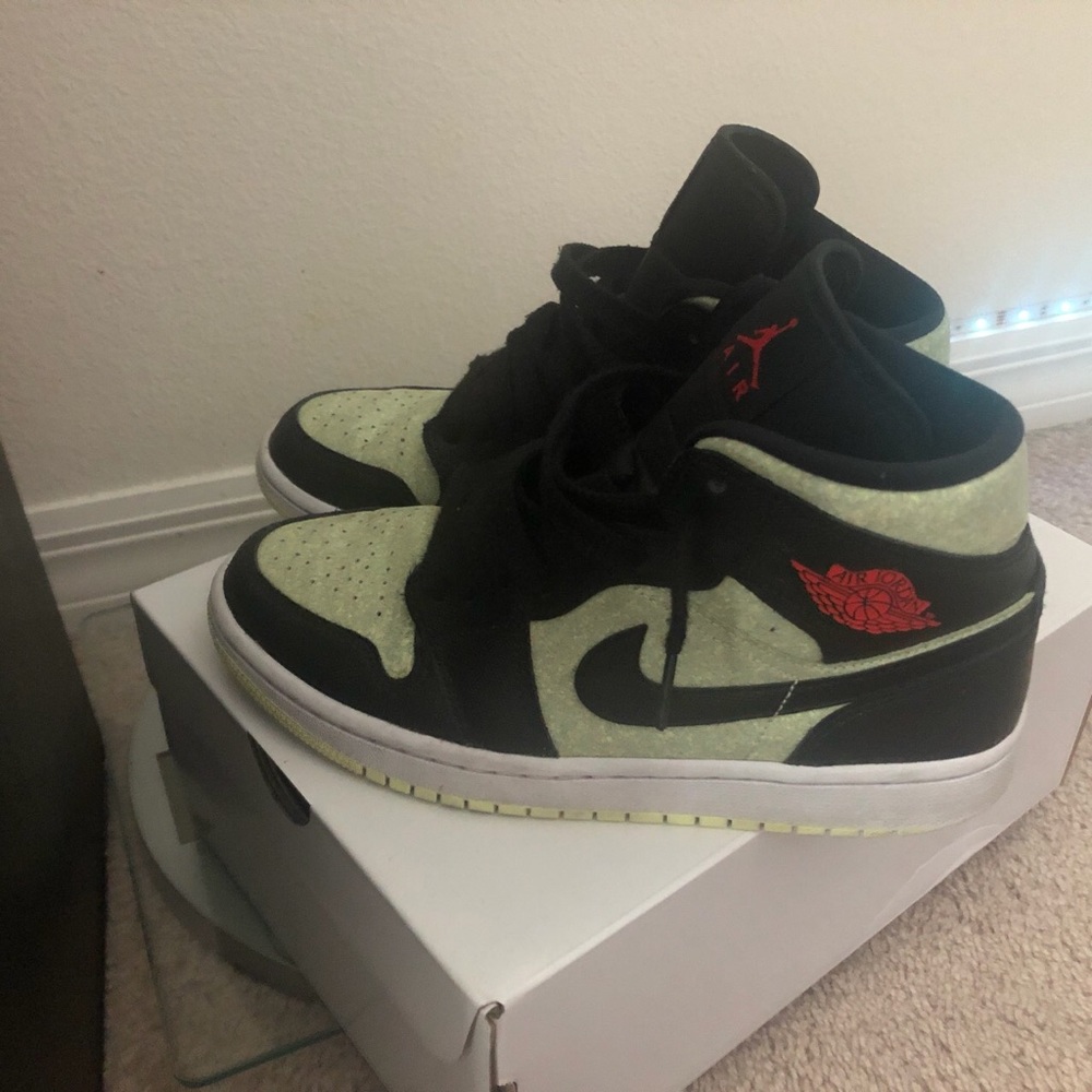 air mid retro air jordans